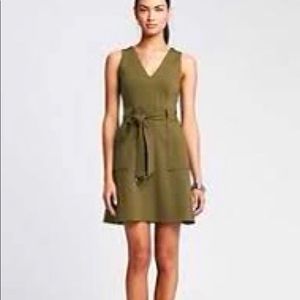 Banana Republic d ring belted dress